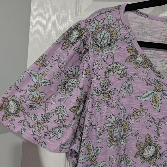Lane Bryant Purple Floral Flutter-Sleeve V-Neck Top in Size 18/20 (2X) - Picture 4 of 9